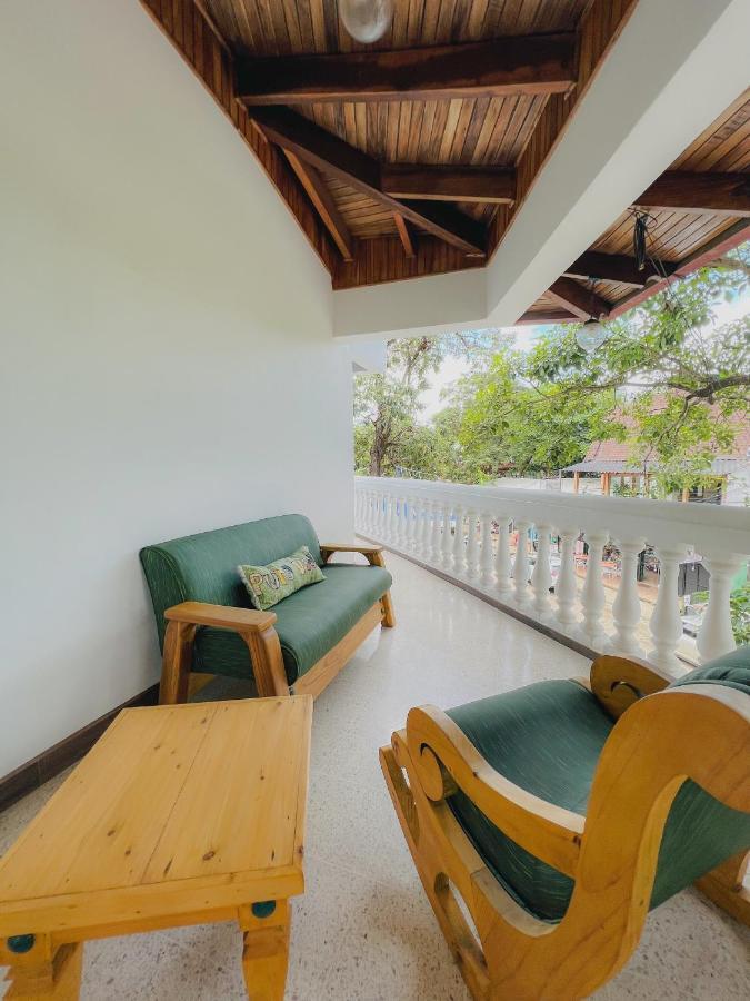 Hotel Mar Rey Tamarindo Exterior photo